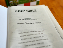 HOLY BIBLE. REVISED STANDARD VERSION BIBLES /200x125/