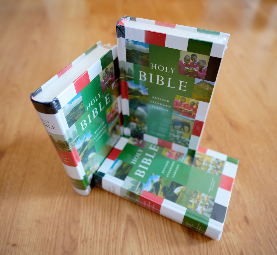 HOLY BIBLE. REVISED STANDARD VERSION BIBLES /200x125/