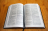 HOLY BIBLE. New King James Version. Gift &amp; Award Bible. Библия Короля Иакова на английском языке. Словарь, карты, закладка, подарочная вкладка, слова Иисуса выделены красным /200х140/